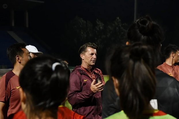 曝U20女足主帅科林-贝尔下课 足协希望换帅打好世界杯
