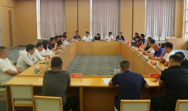 今天俱乐部召开了总结会