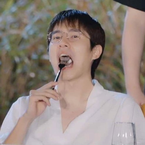 李昊炎视频感谢干爹对他的培养！！！！！！