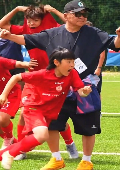 董路往年也是这样把小孩当驴使的吗