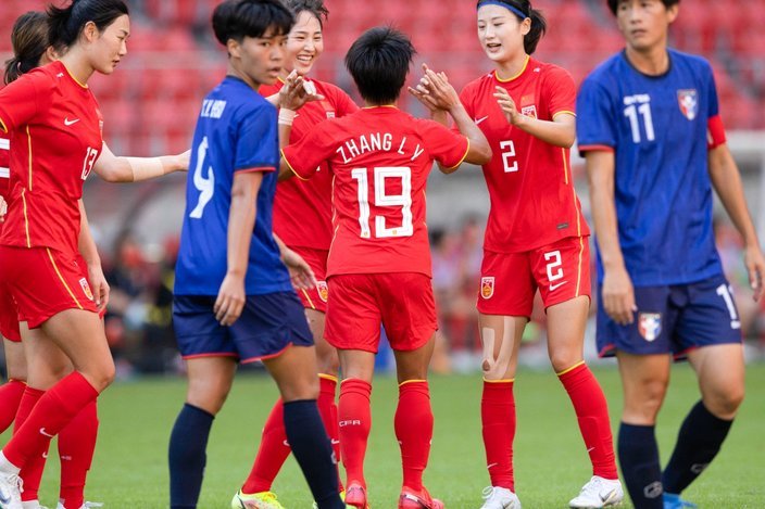 中国女足vs菲律宾女足首发：王霜、张琳艳、吴海燕领衔