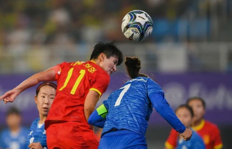 亚运女足：中国0-1韩国，王霜远射中框，邵子钦头球造险