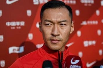 朱辰杰缺席热身赛 国足后防如何搭配考验教练组智慧
